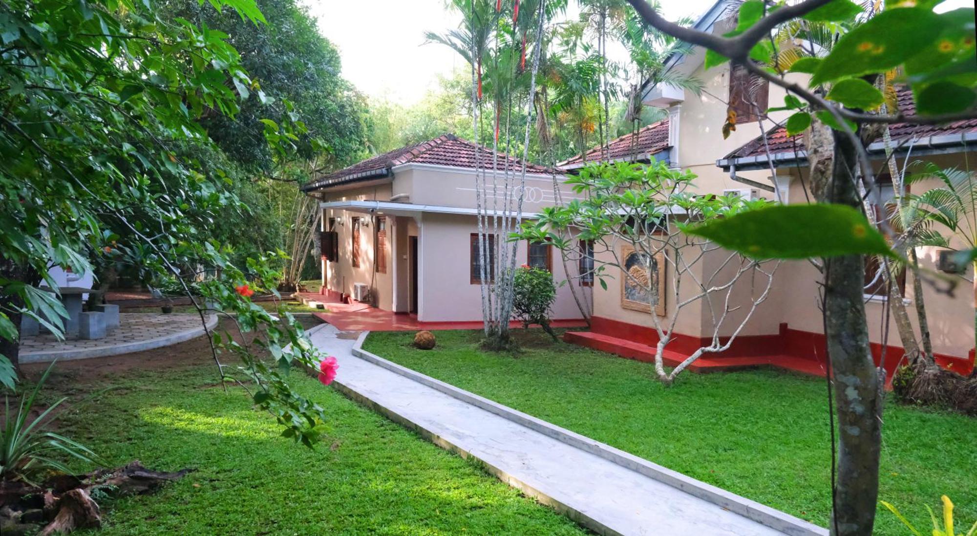 Chandra Villa Ayurveda Resort เบนโตตา ภายนอก รูปภาพ